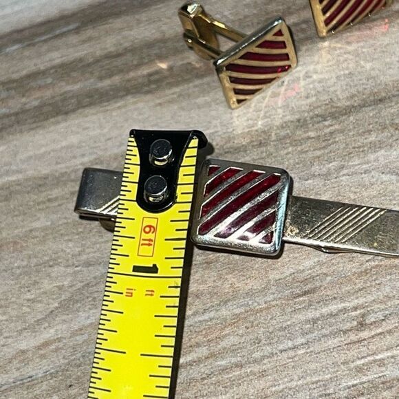 Vintage Red Striped Tie Bar And Cuff Links Set Mens Gold Tone Classic Old Money - Picture 4 of 10